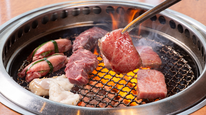 本格炭火焼肉えがお - メイン写真: