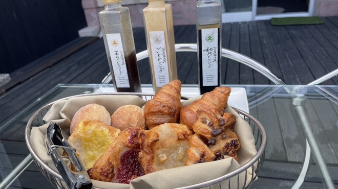 リストランテ天空 - 料理写真:パンも美味しくて、少食な筈のツレが殆ど食べました。