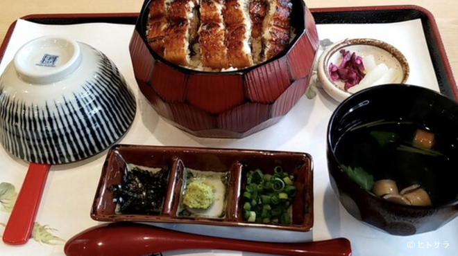 大衆うなぎ もとやま - 料理写真:ひつまぶし　並