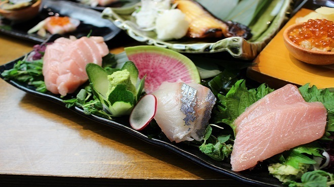 魚が旨い焼き鳥屋 六 - メイン写真: