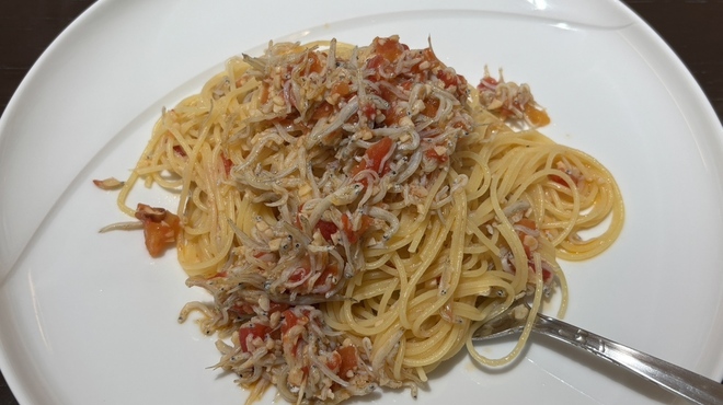 西洋風料理 熱海 KOUWA - 料理写真:【釜揚げしらすとトマトのパスタ】