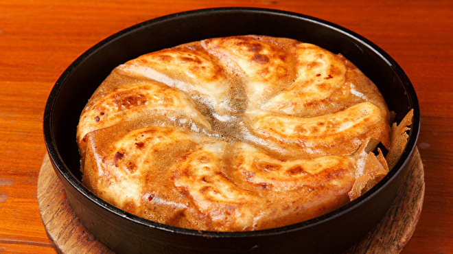 もつ鍋 鉄鍋餃子 鳥炭火焼き 九州酒場 丸九 - メイン写真: