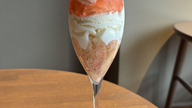 オ・ボルドー・フクオカ - 料理写真:2025桃パフェ