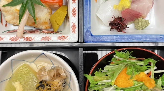 京都 つる家 - 料理写真:お造り・カンパチとイカなど　献立写真参照