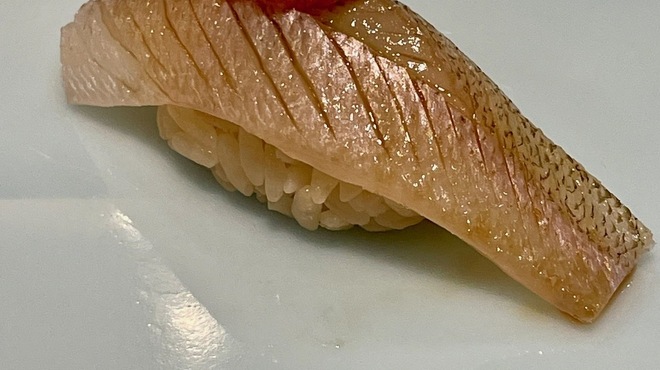 江戸前鮨 ぬけさく - 料理写真:キス 昆布〆して梅肉