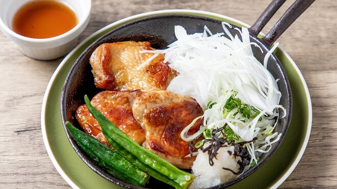 骨付鳥、からあげ、焼鳥 がブリチキン。 - メイン写真: