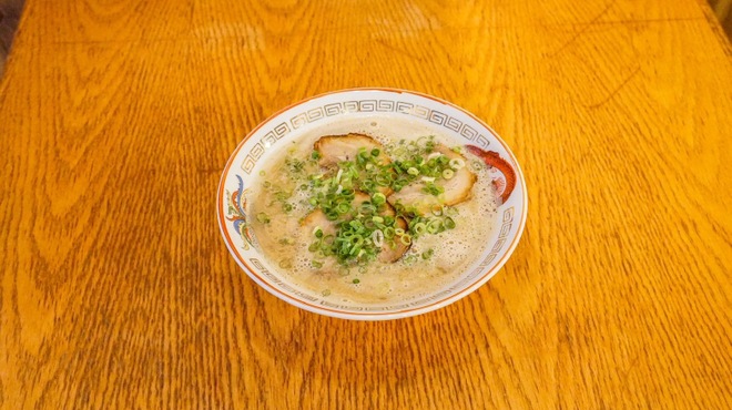 博多ラーメン でぶちゃん - 料理写真: