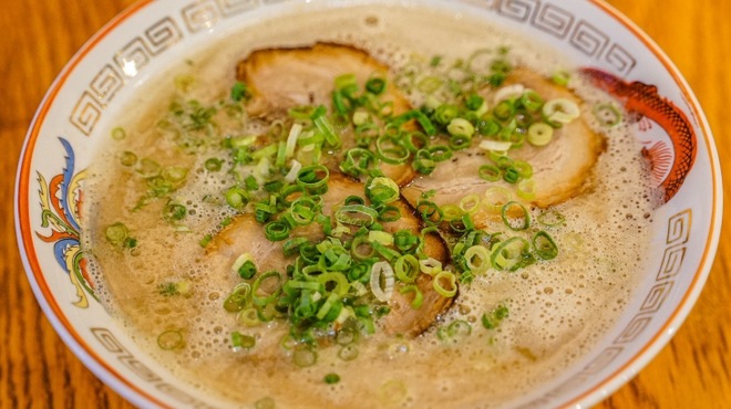 博多ラーメン でぶちゃん - メイン写真: