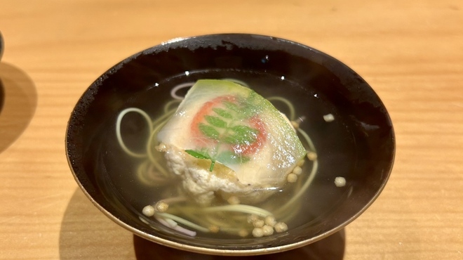 華丸吉日 - 料理写真:アカシャエビの真薯と冬瓜のお椀