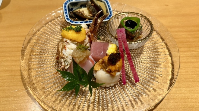 華丸吉日 - 料理写真:毛蟹の酒蒸し黄身酢　蒸し鮑の玄米蒸し　帆立と蝦夷雲丹　本鮪中落ちと水茄子のなめろう　本鮪　金目鯛　