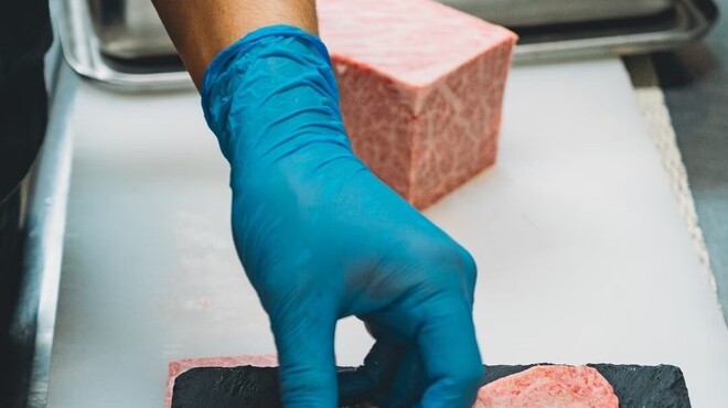 炭火焼肉ホルモン 笑う門には肉来る - メイン写真: