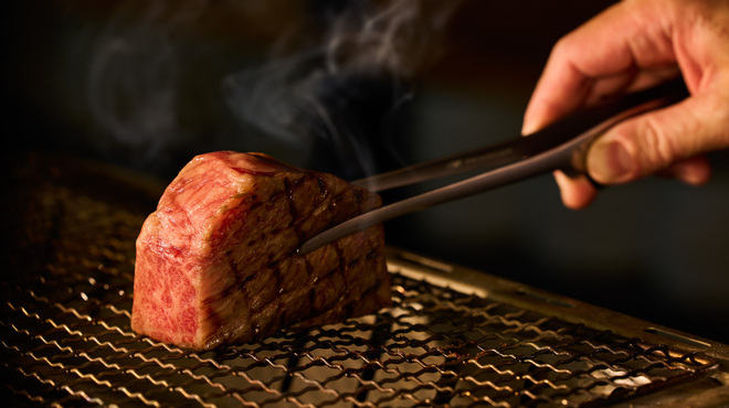 アトリエ - 料理写真:メイン：竹炭でグ和牛リルした大分