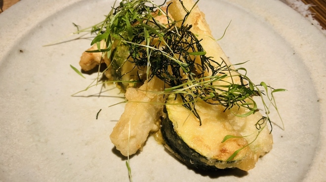 じ味 一歩 - 料理写真:【写真④】ズッキーニ・黄人参・穴子の天ぷら、丘ひじき、枝豆を用いたピュレ