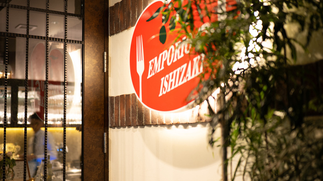 EMPORIO ISHIZAKI - 外観写真:外観（トマトの看板が目印です）