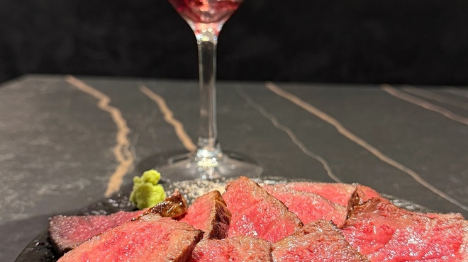 新宿牛タンローストビーフ 白か黒 - メイン写真: