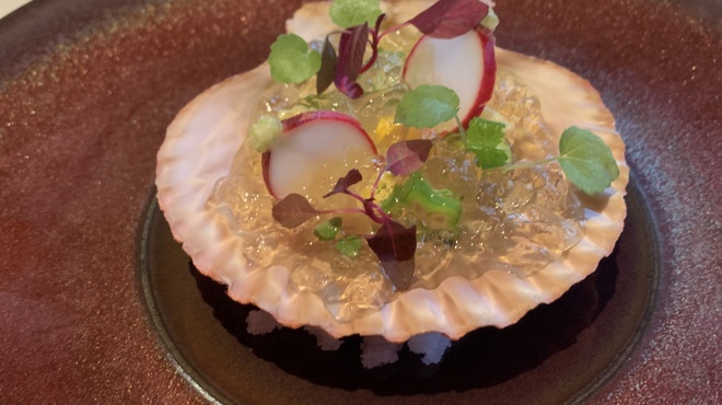 GINZA ONO Gratia -Smoke Dining- - 料理写真:北海道産の平貝の薪焼き　ポン酢ジュレ