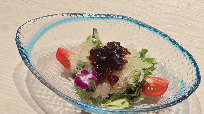 Restaurant 由 - 料理写真:冷やしフカヒレサラダ