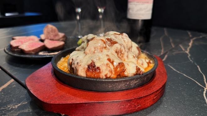 新宿牛タンローストビーフ 白か黒 - メイン写真: