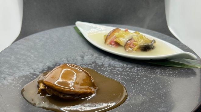 瑞瓏 - 料理写真:干し鮑とモリーユ茸のオイスターソース煮込みと蝦夷鮑の飾り蒸し盛合せ