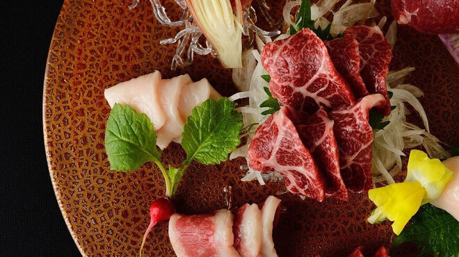 馬刺しと焼き鳥 グルマン三年坂 - メイン写真: