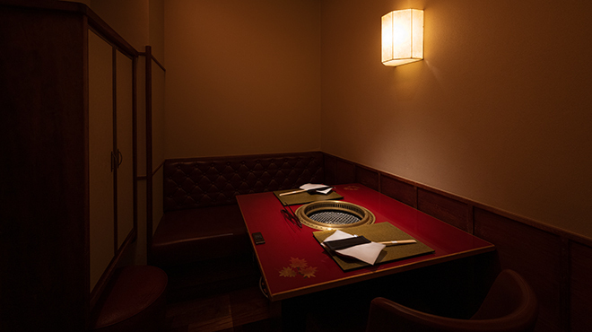 焼肉 綾小路 - 内観写真:2名個室