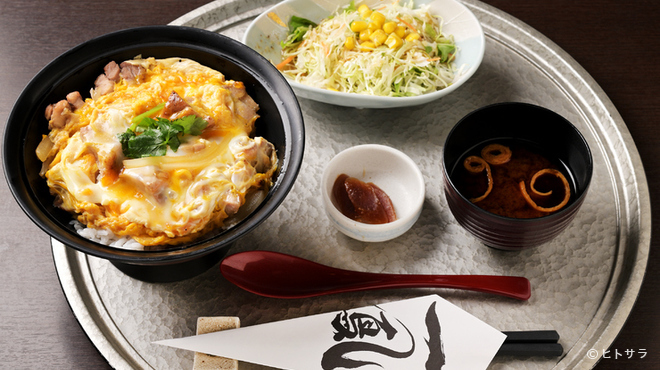 名古屋コーチン・旬菜 一鳳 金山本店 - 料理写真:名物・炭焼き親子丼