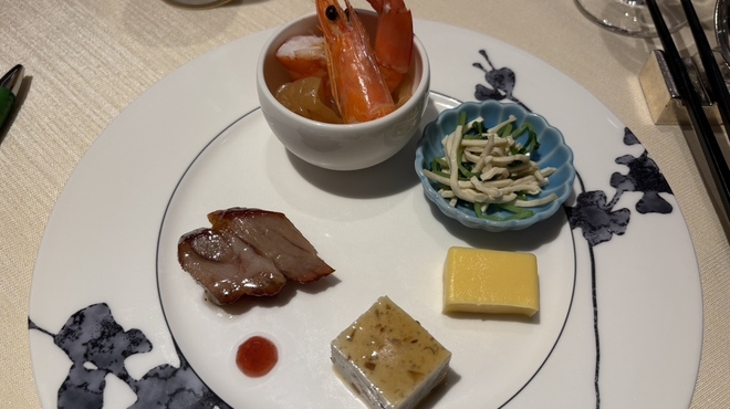 鴻臚 - 料理写真:料理は前菜の盛り合わせからスタートです。