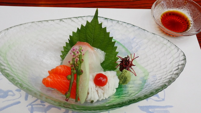 ひろ文 - 料理写真:不味い刺身