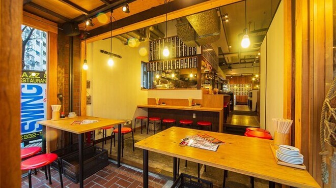 餃子のネオ大衆酒場 ニューカムラ - メイン写真: