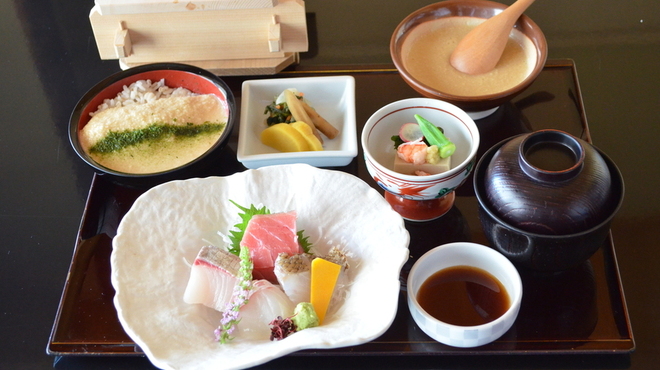 浅草むぎとろ - 料理写真:刺身とむぎとろ