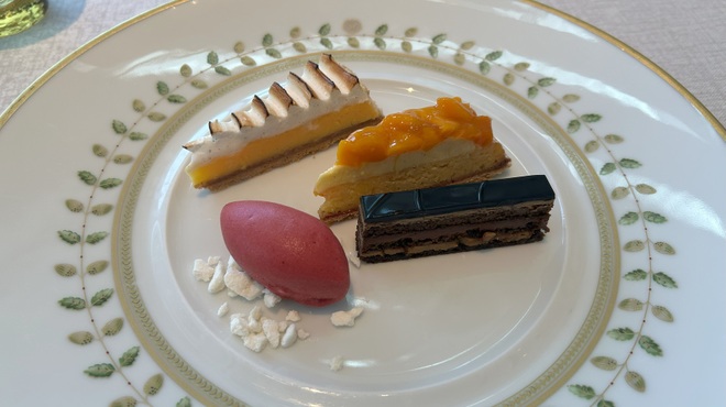 RISTORANTE OZIO - 料理写真:アシェットデセール