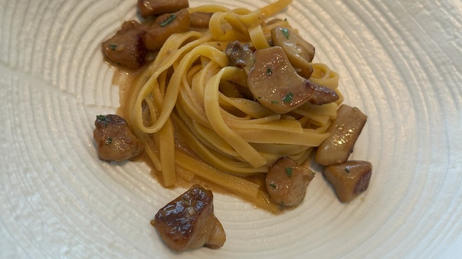 RISTORANTE OZIO - 料理写真:三種類の小麦をブレンドしたタリアテッレ パスタフレスカ ポルチーニのトリフォラーティ