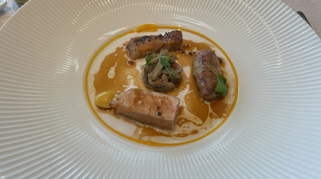 RISTORANTE OZIO - 料理写真:イベリコロースの”インダイレクトロティ” 三枚肉の炙り”真空調理”網脂で包んだ”サルシッチャ” ポーク　デクリネゾン　　大塚スタイル