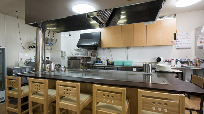 お好み焼き なぎさ - 内観写真:カウンター席