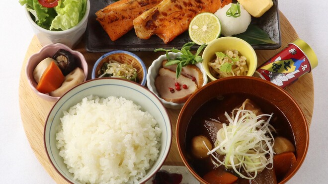 オサカナ喫茶イエローテイル - メイン写真: