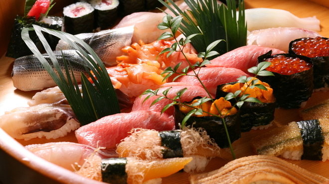 鮨菜旬炉料理 笑和 - 料理写真:お土産寿司も各種ご用意しております