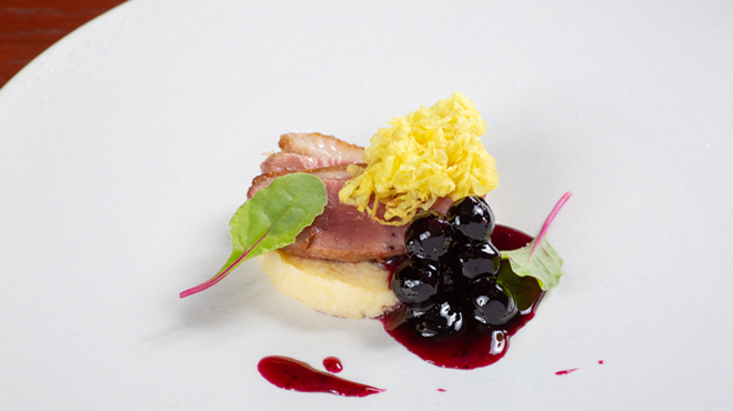 ｍ-u.paysage - 料理写真:カモのロース　広島県産のブルーベリーソース