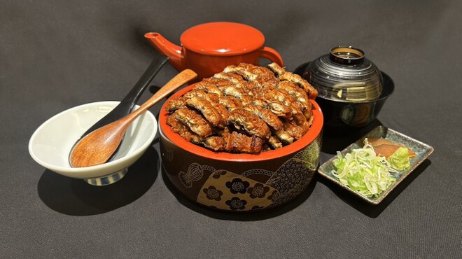 うなぎ料理 三代目うな東 昭和四十四年創業 - メイン写真: