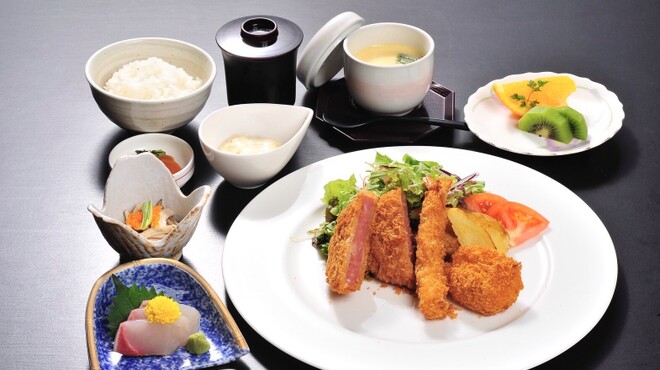 創作厨房 更紗 - 料理写真:夜限定　ミックスフライ御膳