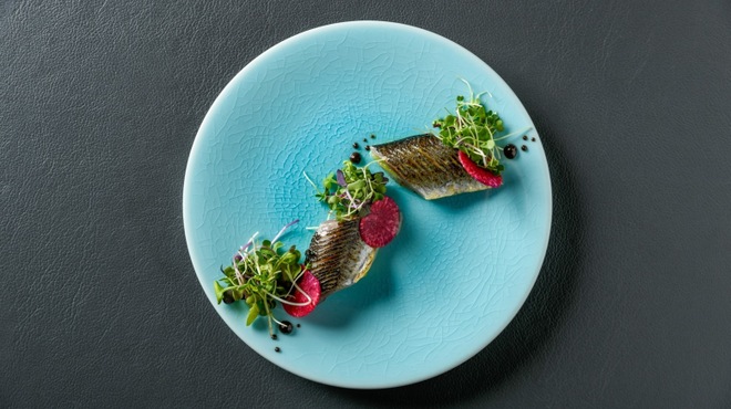 sincerita 拓 - 料理写真:素材の魅力を引き出し、余白まで美しく整えた一皿。
              