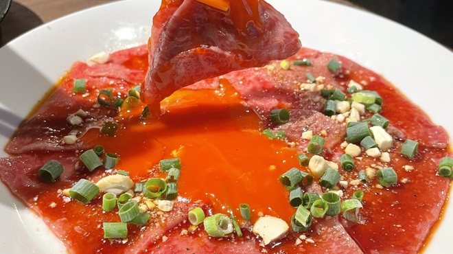 黒毛和牛焼肉 白か黒 - メイン写真: