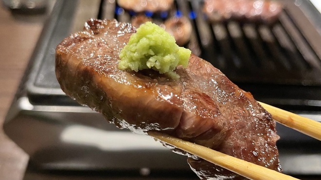 黒毛和牛焼肉 白か黒 - メイン写真: