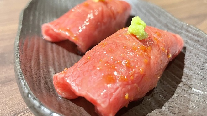 黒毛和牛焼肉 白か黒 - メイン写真: