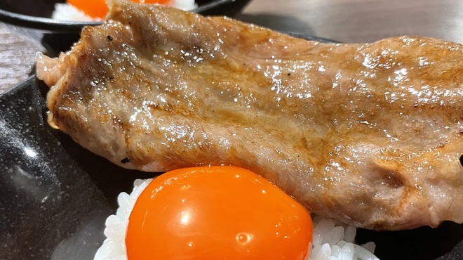 黒毛和牛焼肉 白か黒 - メイン写真: