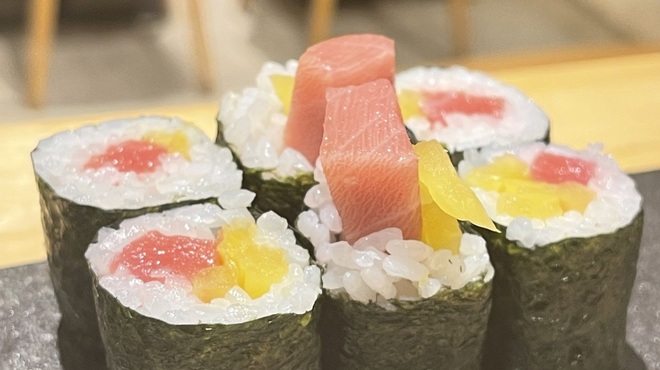 魚と魚 - メイン写真: