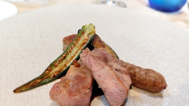 リストランテ カーザ・アルべラータ - 料理写真:【メイン】
      「仔羊とSPFポークの炭火焼き」