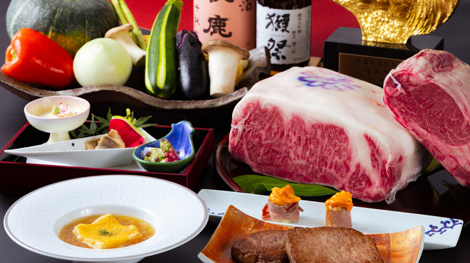 鮨・鉄板焼 彩 - 料理写真:とろけるサシが特徴の、神戸牛の炙り鮨やお好きな部位を選べる鉄板焼きをご堪能いただけるコース【葵】