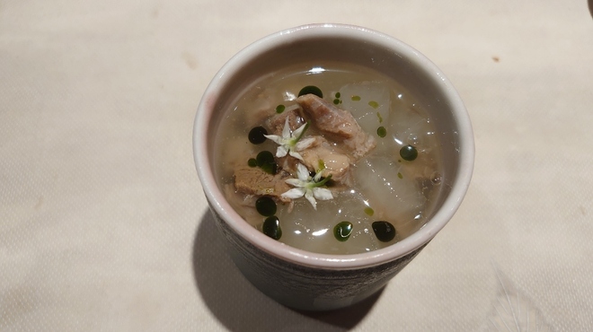 Seigou610 - 料理写真:馬すじと冬瓜 ニラの花