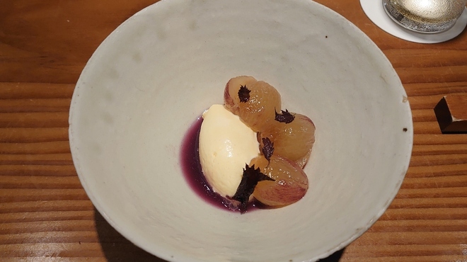 Seigou610 - 料理写真:ぶどうと赤しそ シャンパンと喜八郎卵のアイス