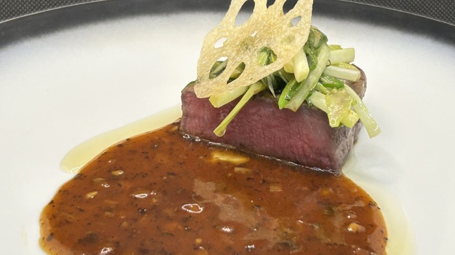 瑞瓏 - 料理写真:黒毛和牛フィレステーキ　豆鼓ソース　九条ネギと黄ニラ添え